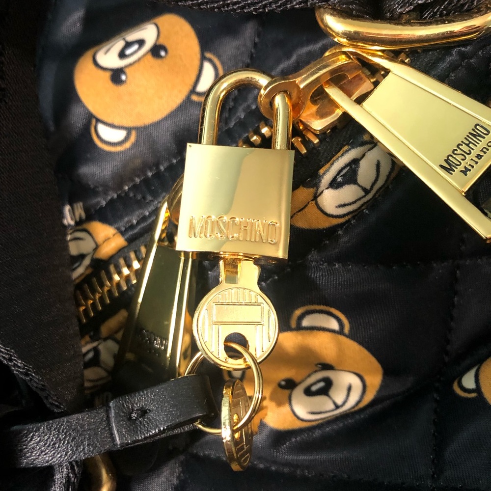 Moschino Bear Print Quilted Weekender Bag - Picture 15 of 17